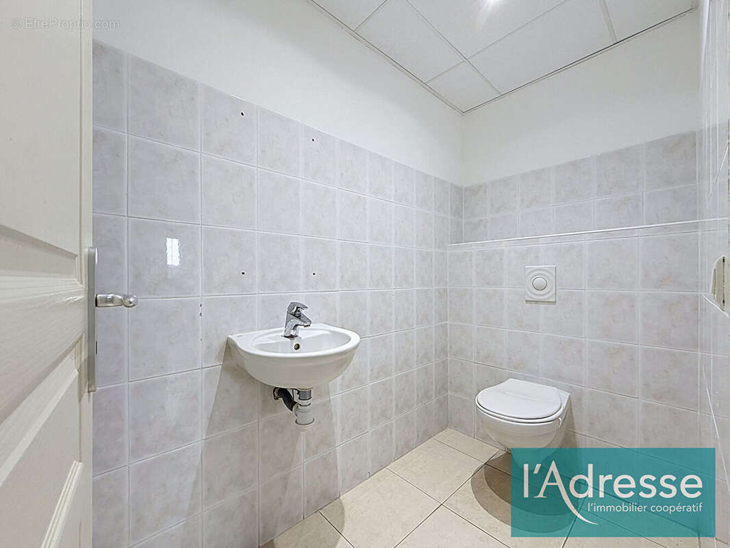 Entrepôt avec bureaux climatisés - 228 m² - Secteur Finosello - photo 6