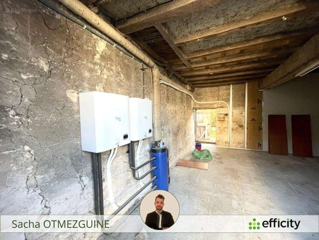 Maison à AZAY-LE-FERRON