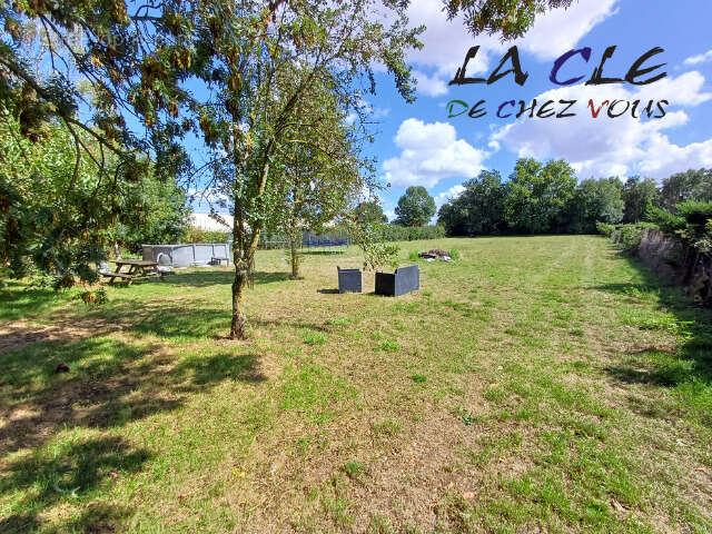 Maison à FAYE-SUR-ARDIN