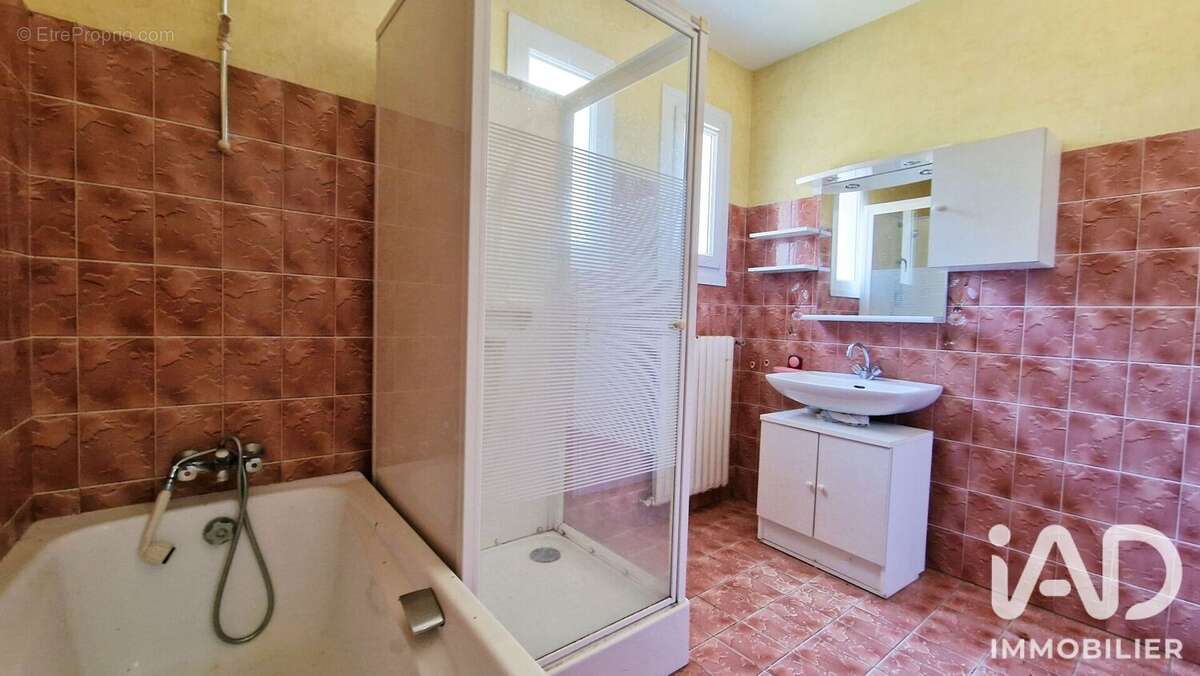 Maison 101 m² à Mael-Carhaix  - photo 7