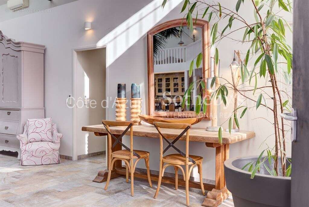 Cannes centre, villa de ville rénovée avec terrasse à proximité de la Croisette - photo 14