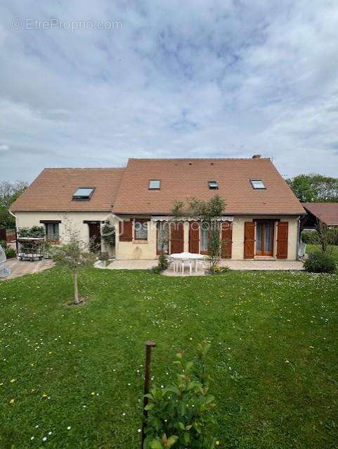 Maison familiale avec studio indépendant et double garage — Gisors - photo 2