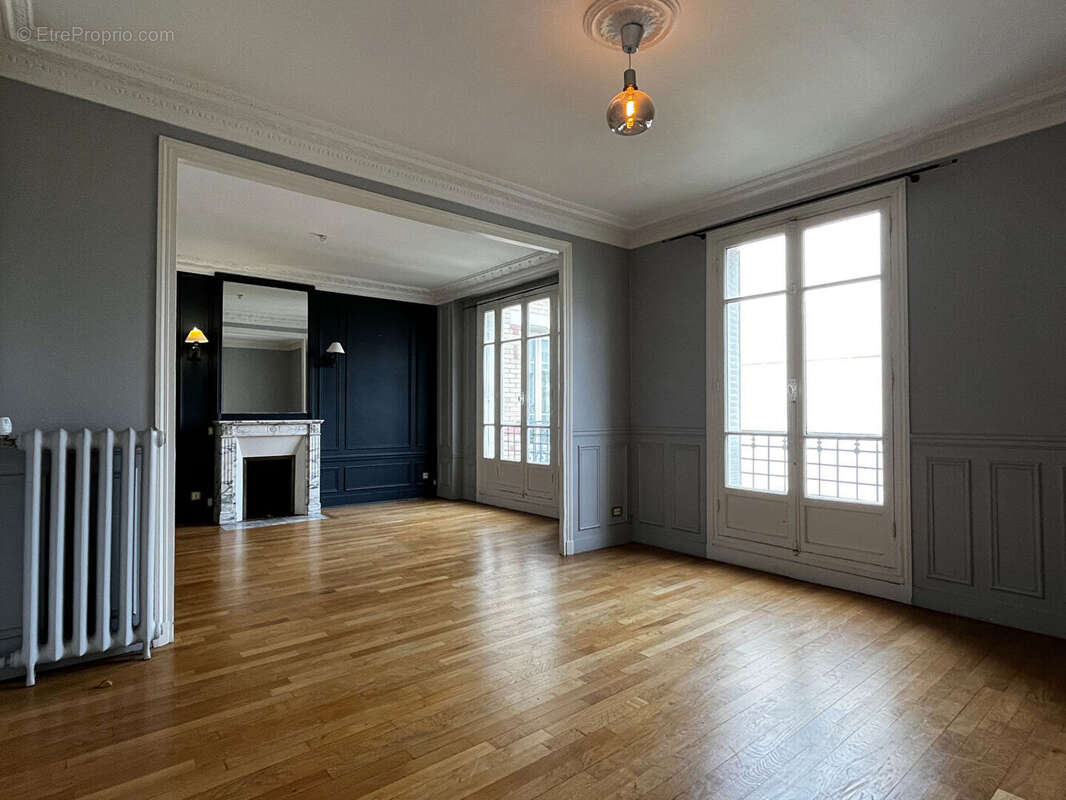 Appartement à COURBEVOIE