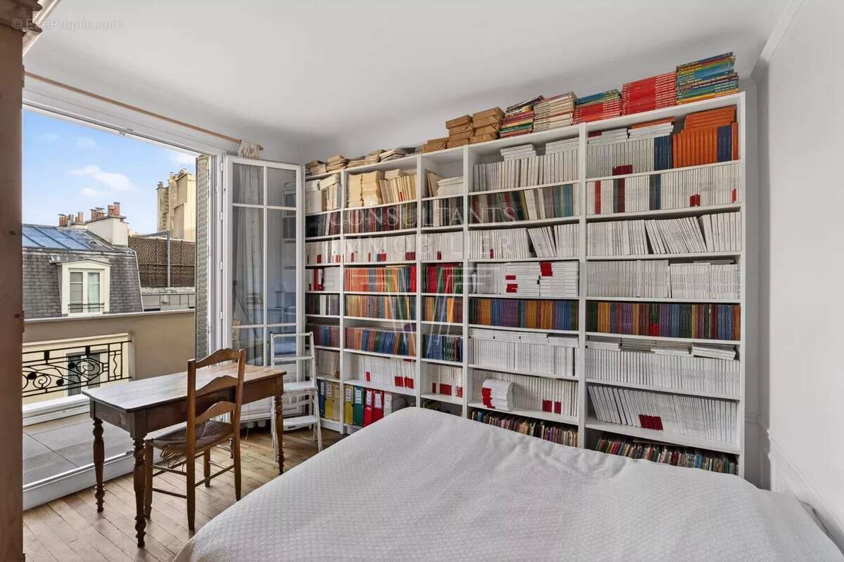 Appartement à PARIS-16E