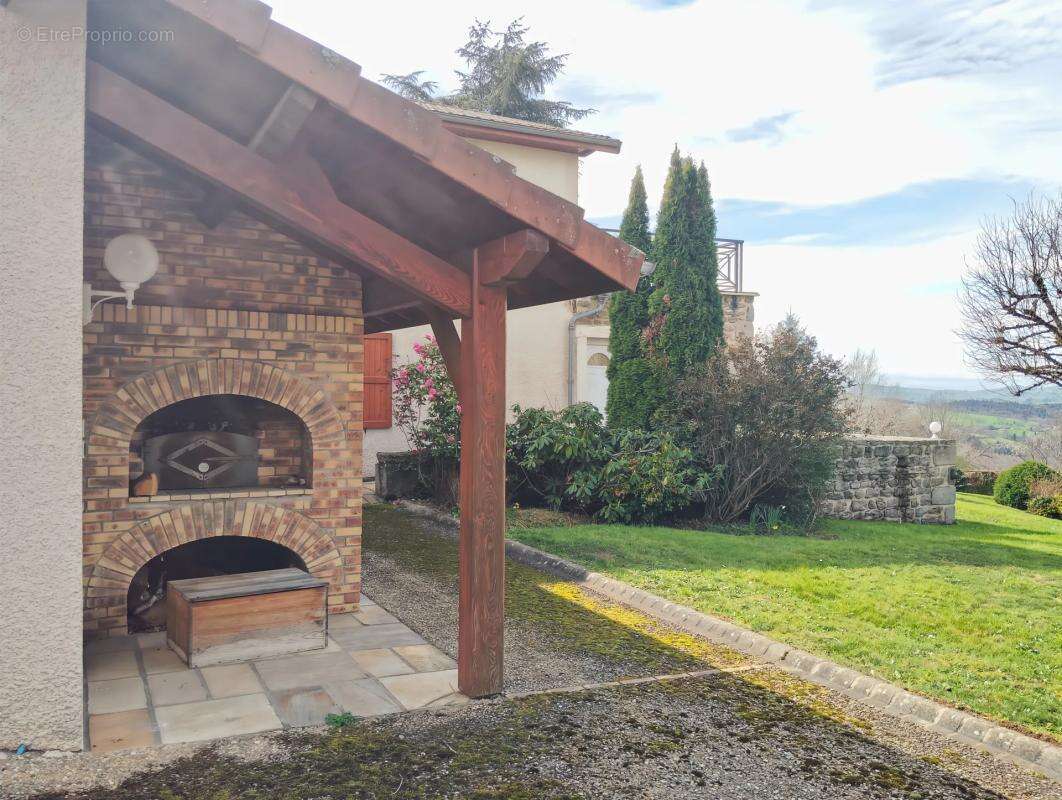 Maison à AUGEROLLES