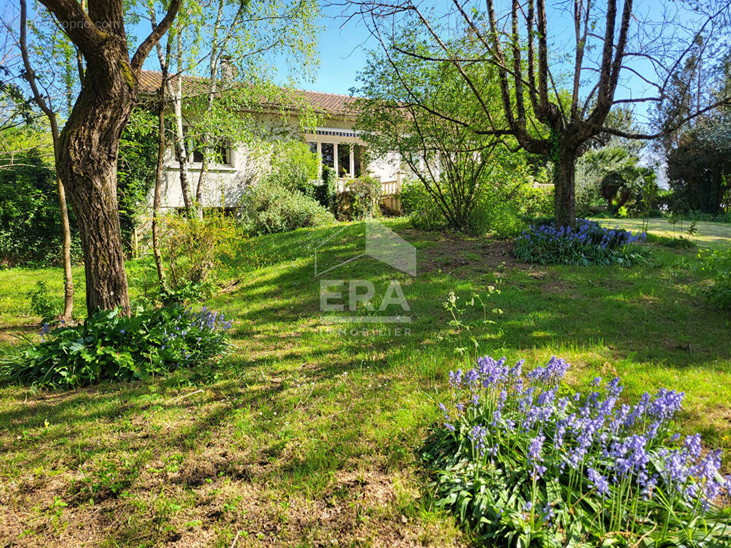 Maison à MORNAC-SUR-SEUDRE