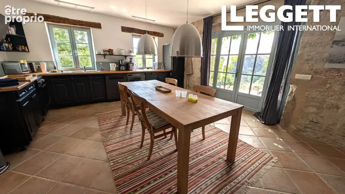 Exceptional property (2 houses, swimming pool, 13 ha woods/meadows) with panoramic views over the Célé valley - photo 10