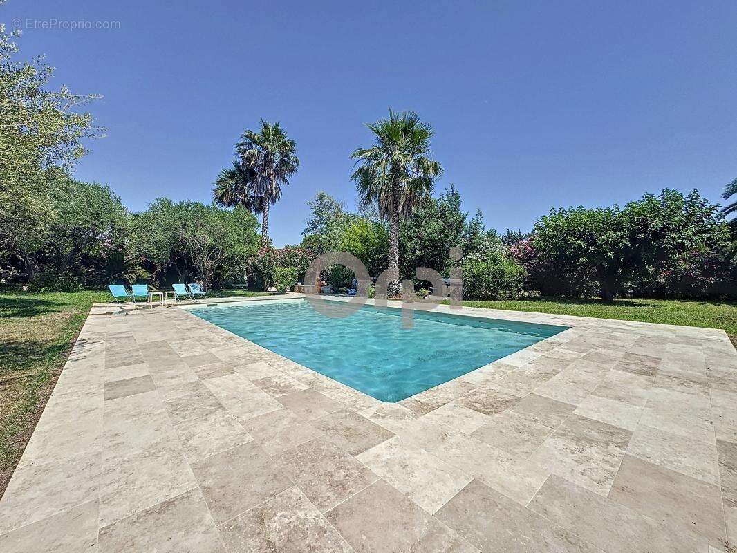 Propriété de Prestige avec Piscine spa et Terrain de tennis à Roquebrune-sur-Argens - photo 20