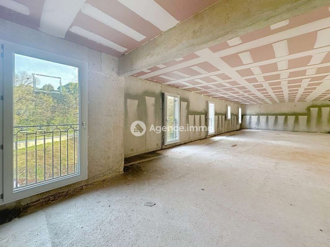 208 m² à Flassans-Sur-Issole  - photo 2