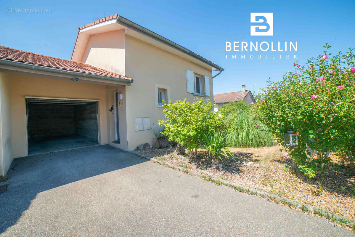 Maison 82 m2, 3 chambres et garage sur terrain de 540 m2 - MONTREVEL EN BRESSE CENTRE - photo 2