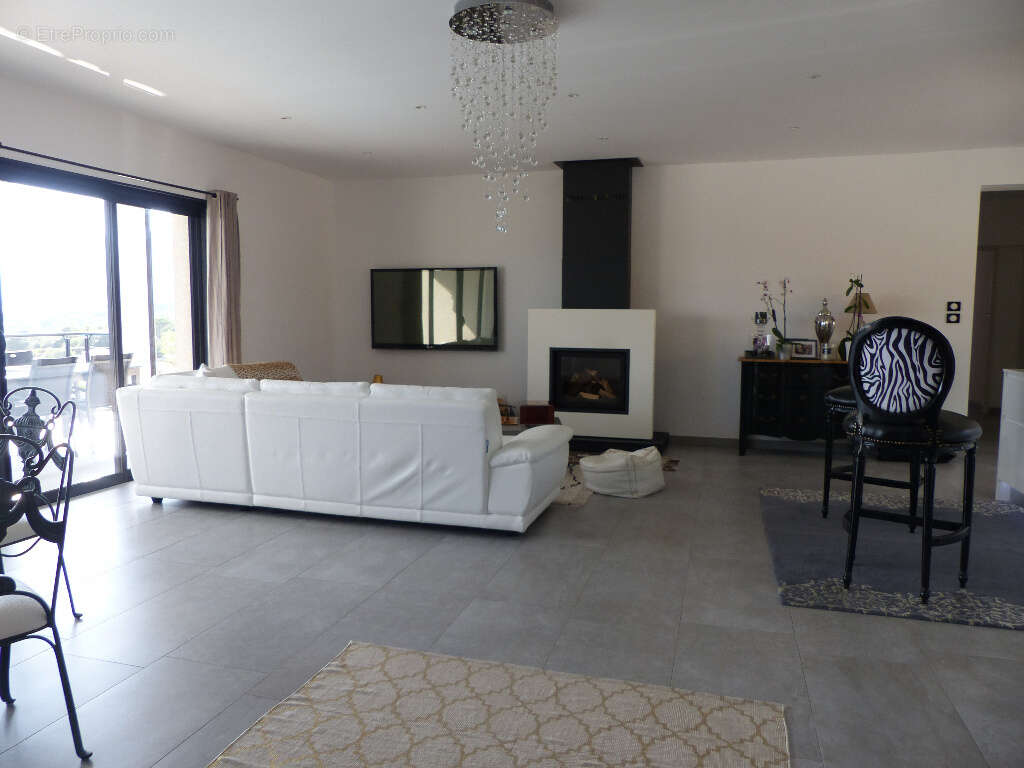 Villa Afa  contemporaine 6 pièce(s) 232 m2 F4+F2 avec piscine - photo 14