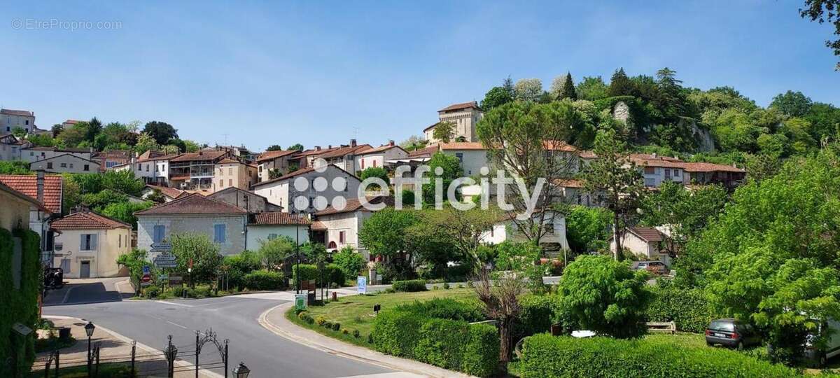 Maison 180 m² à Aubeterre-Sur-Dronne  - photo 2
