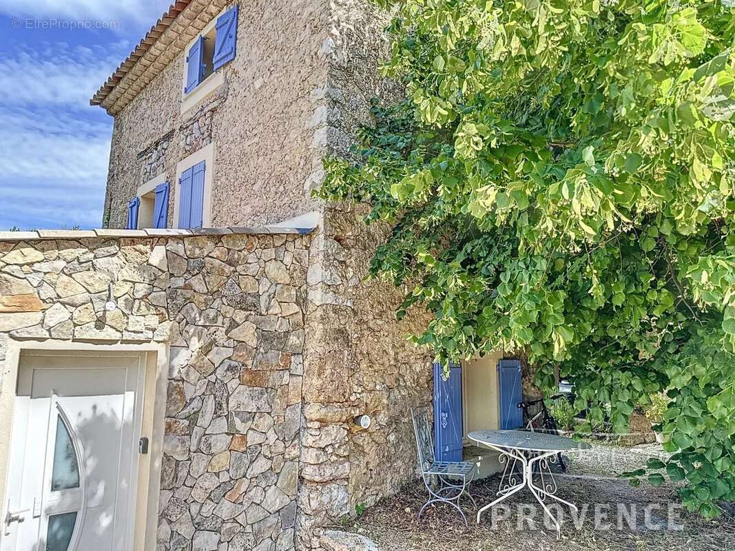 Maison à VILLECROZE