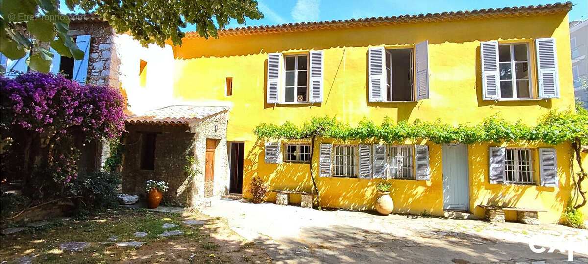 Maison à SAINT-LAURENT-DU-VAR