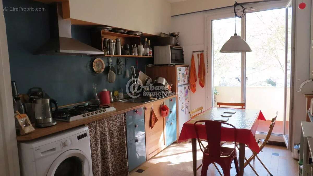 Appartement à MARSEILLE-5E