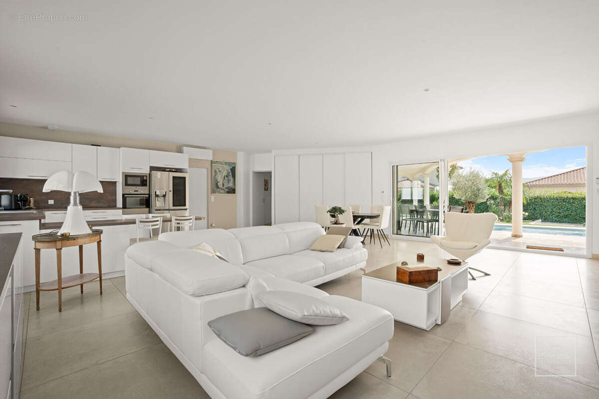 Maison à NEUVILLE-SUR-SAONE