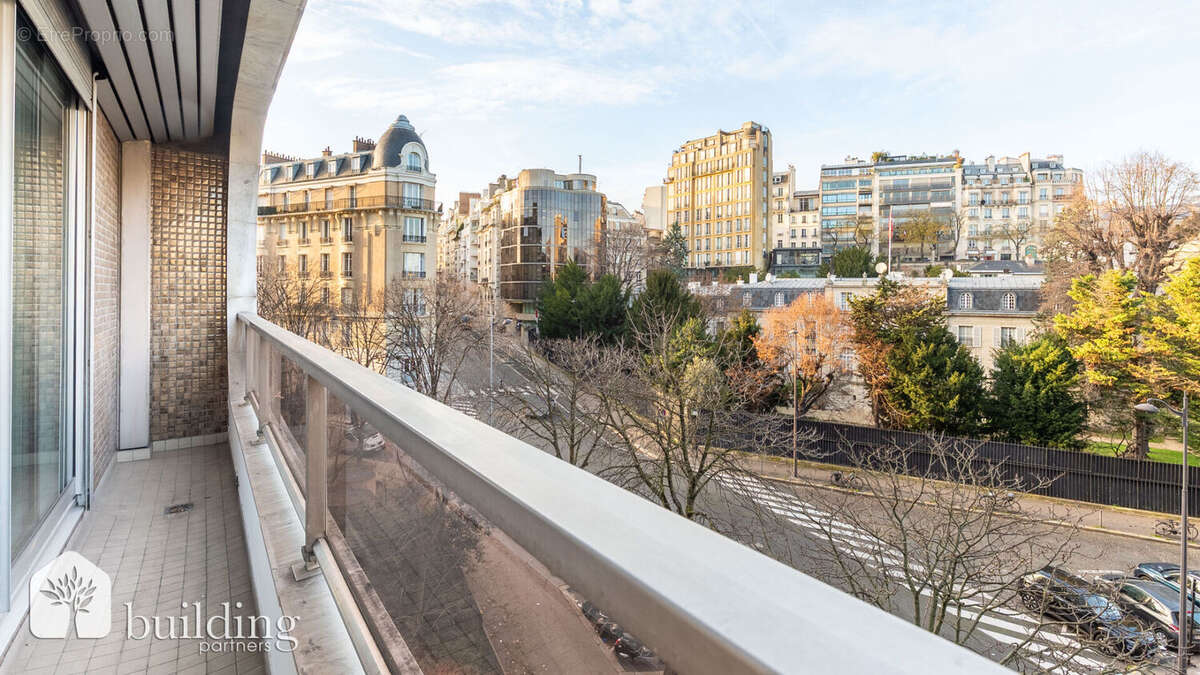 Appartement à PARIS-16E
