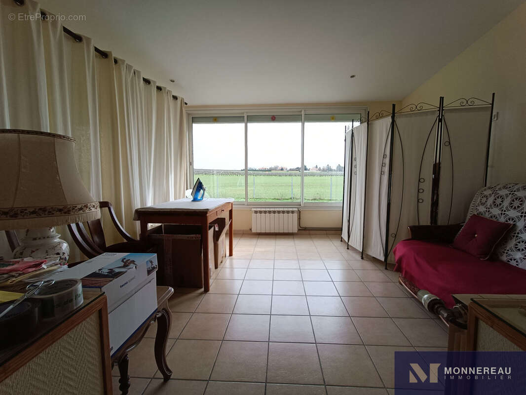 Maison à ROULLET-SAINT-ESTEPHE