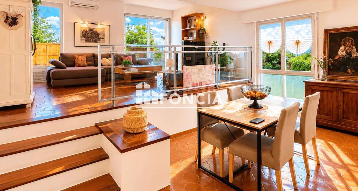 Appartement à VALLAURIS
