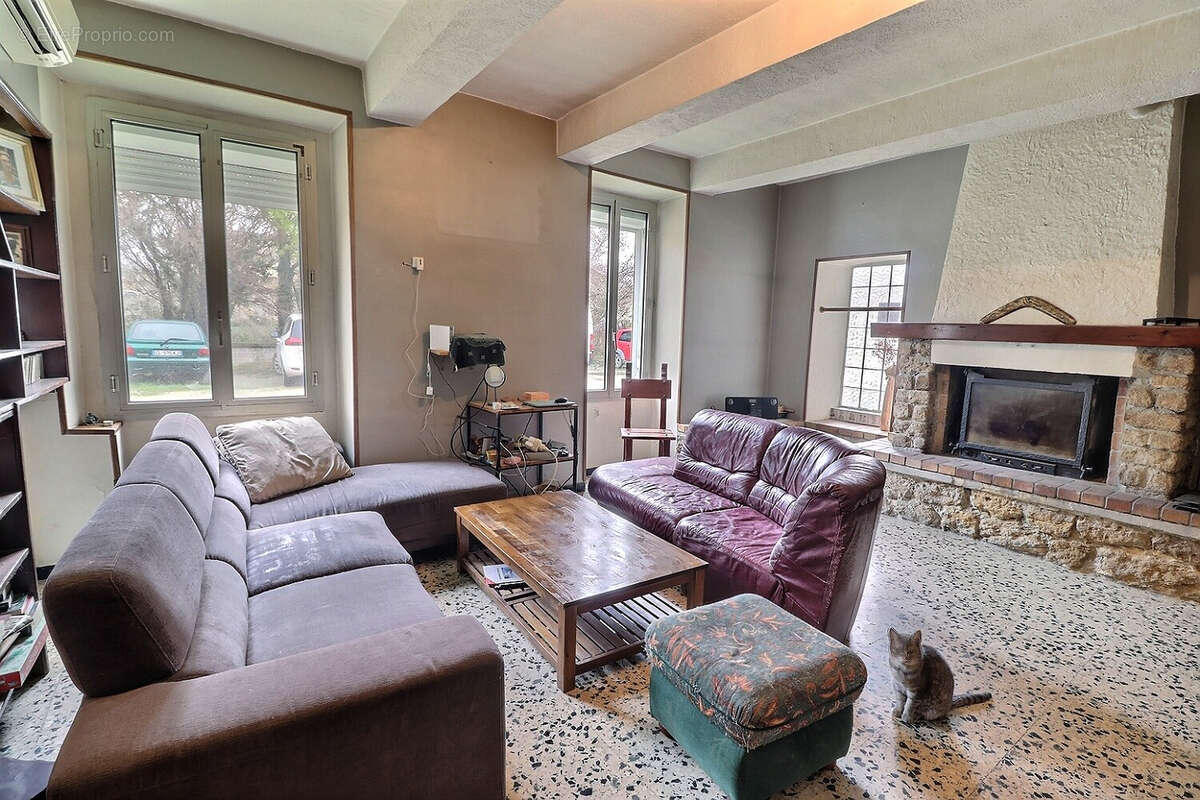 Appartement à ENTRAIGUES-SUR-LA-SORGUE