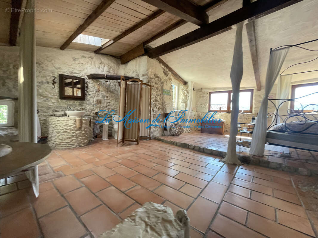 Mialet, charmante maison de village en pierres F3 avec terrasse - photo 10