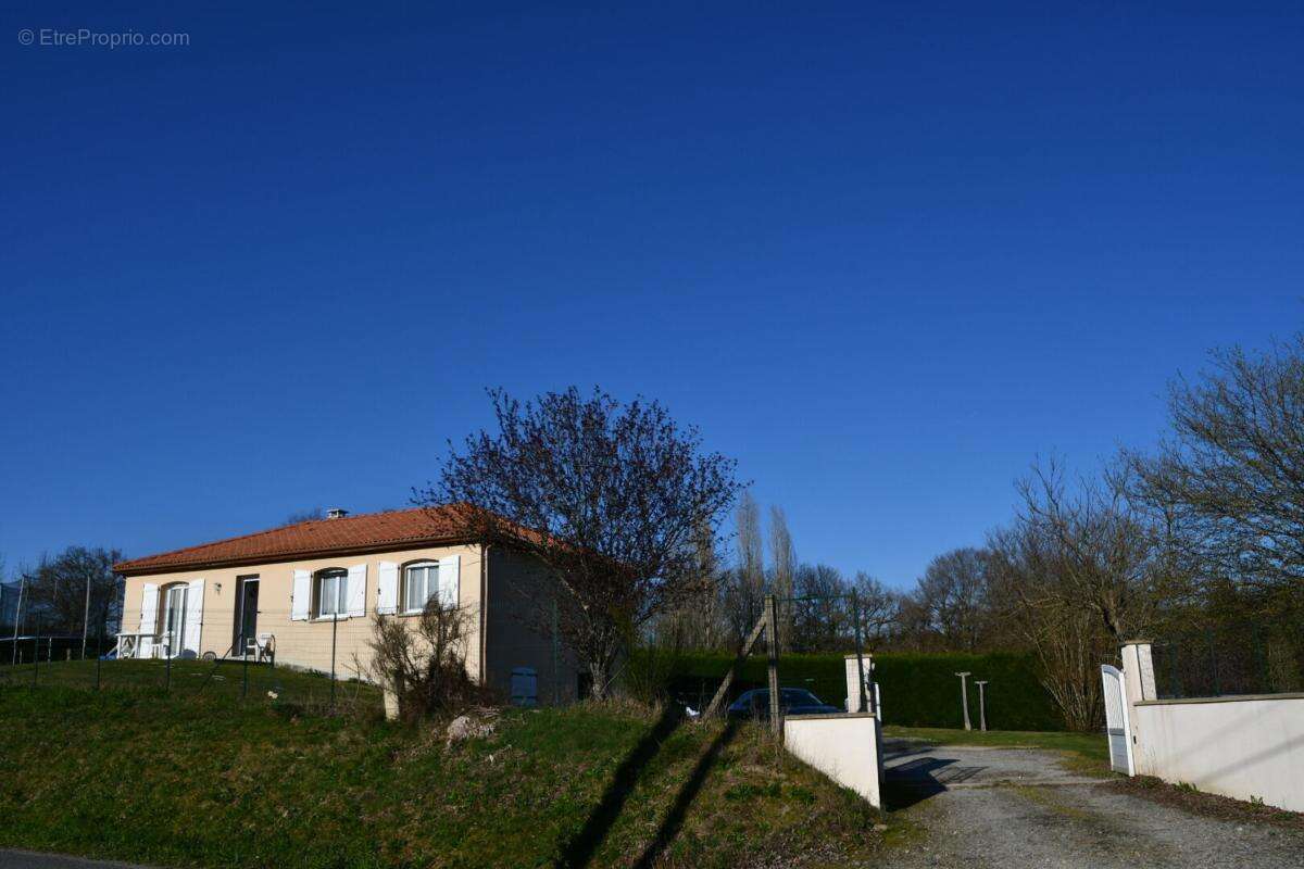Maison à CHAPTELAT