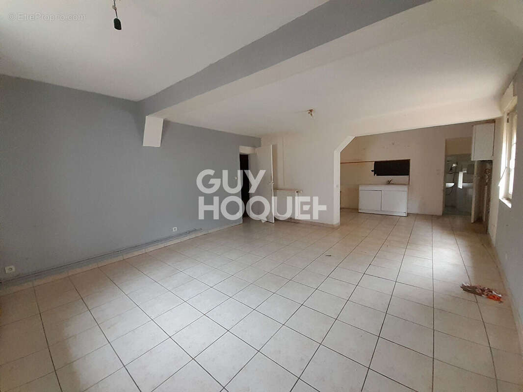 Appartement à LIGNY-LE-CHATEL