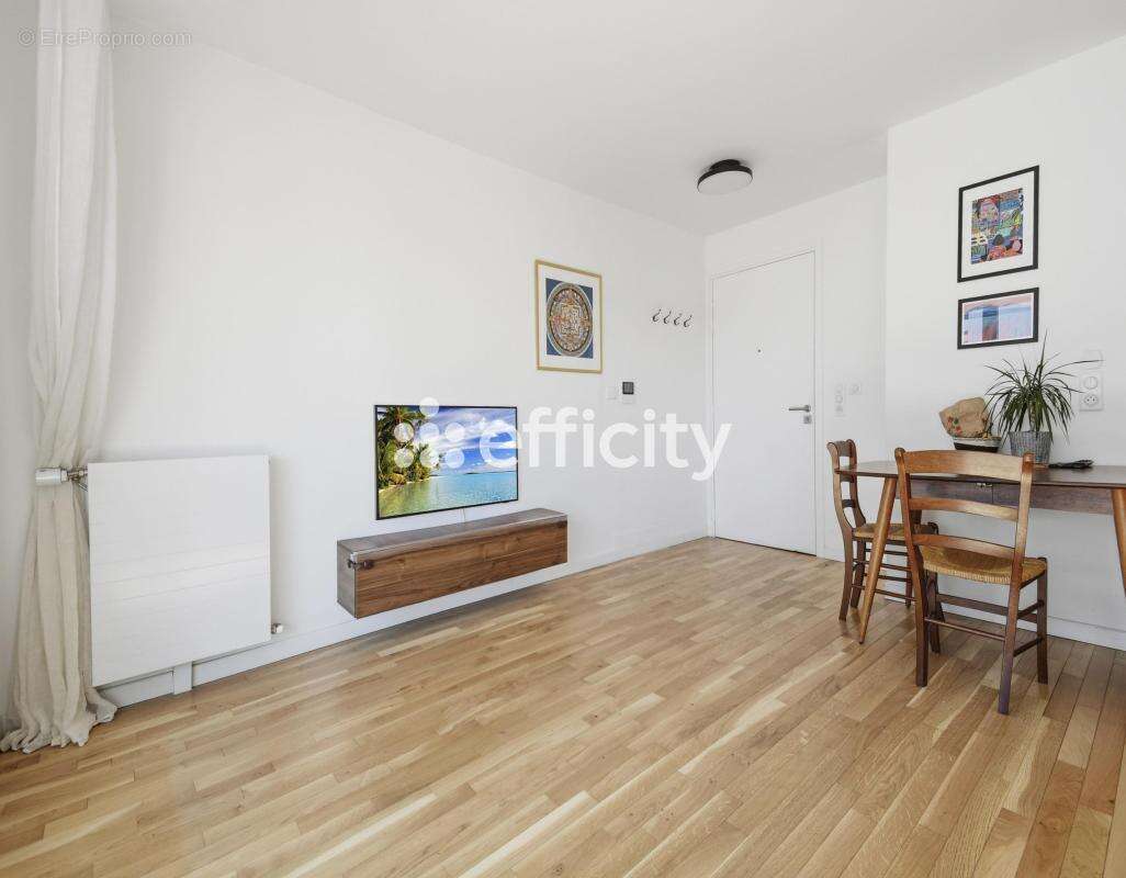 Appartement à COURBEVOIE