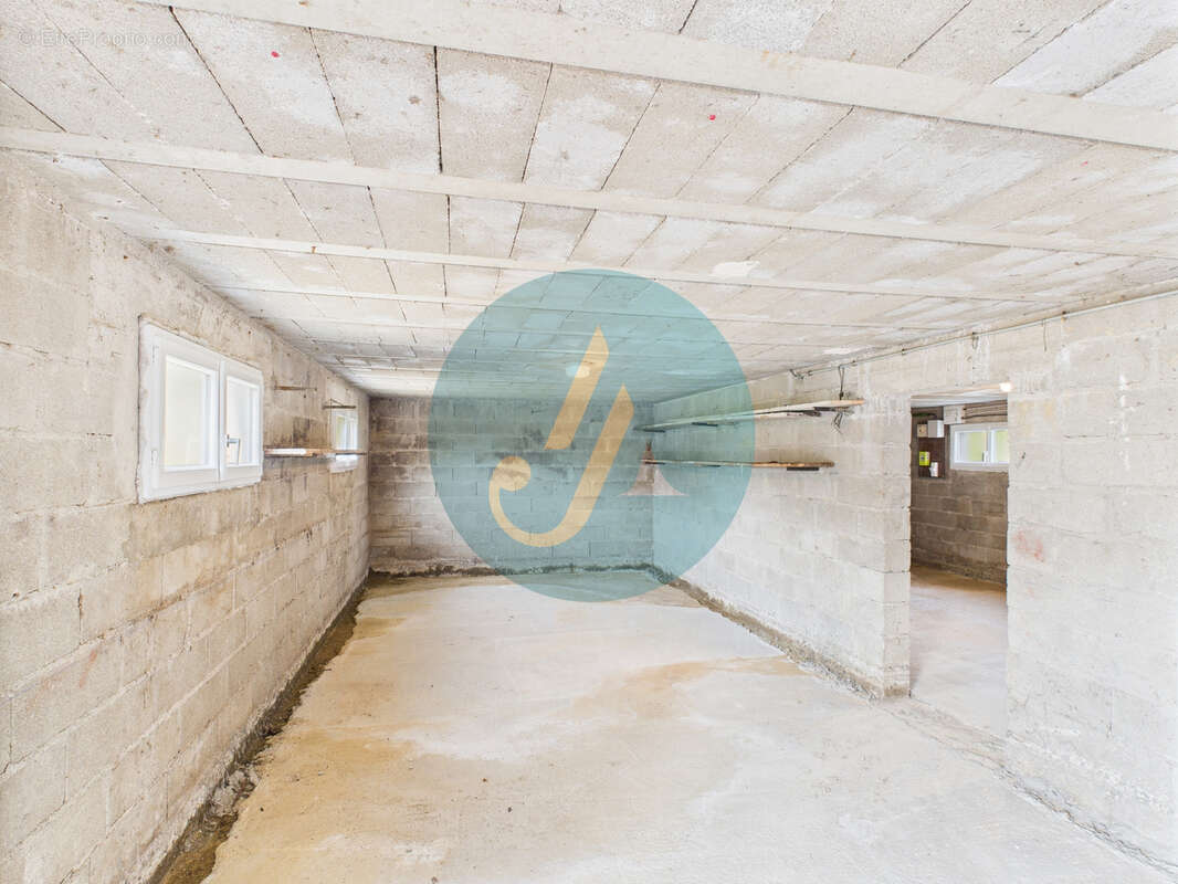 Maison à LA CHAPELLE-D&#039;ANGILLON