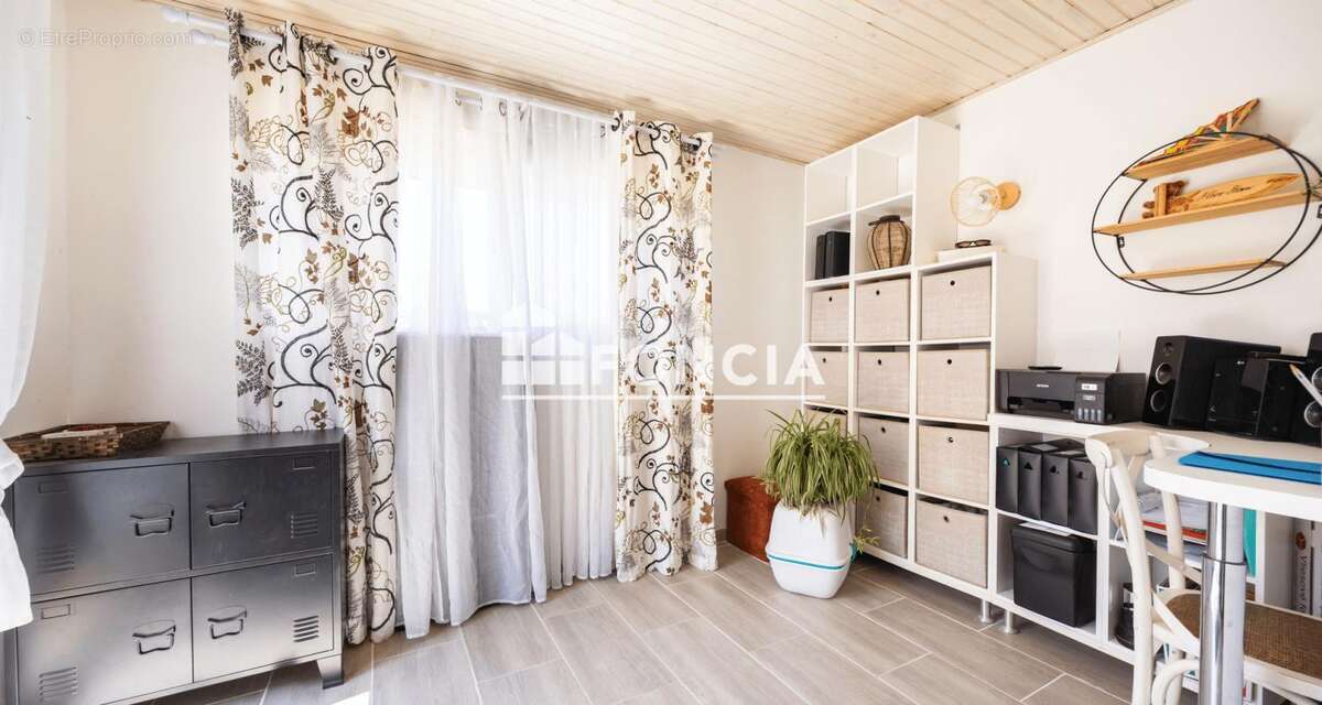 Rare sur la commune – maison rénovée entre mer et village ! - photo 6