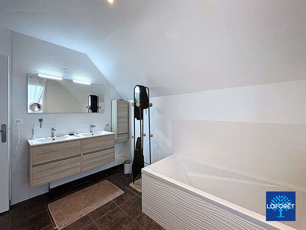 Maison à COLOMBY-SUR-THAON