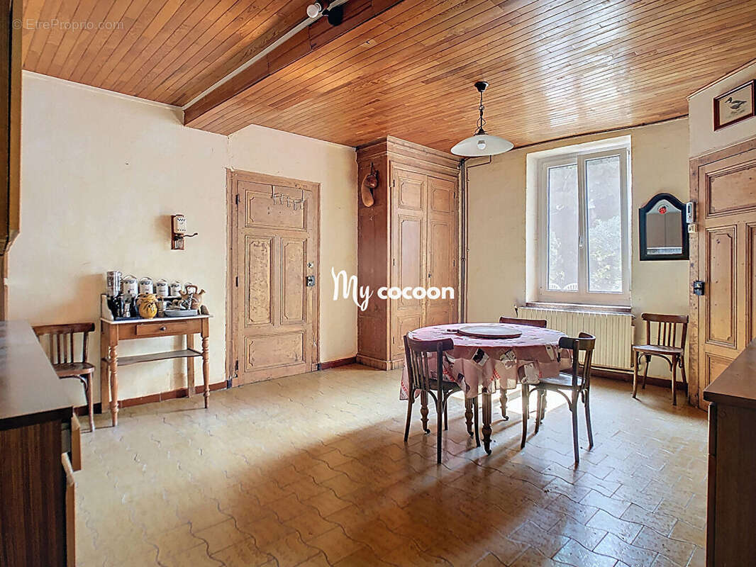 Maison à NEUVILLE-SUR-AIN