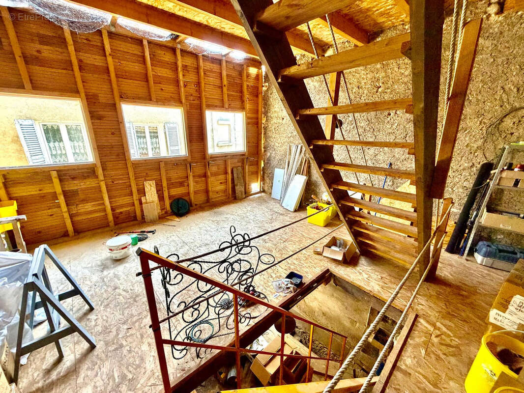 Maison de village sur cour et dépendance - photo 15