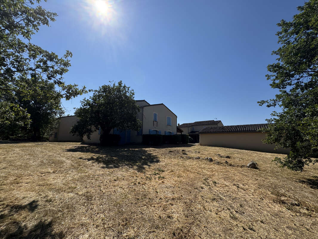 Ensemble résidentiel de 4 villas avec appartements indépendants sur un terrain de 4 008 m2 - photo 13