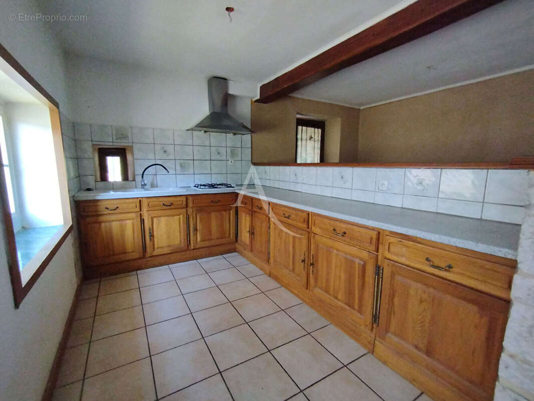 Maison à LES JUNIES