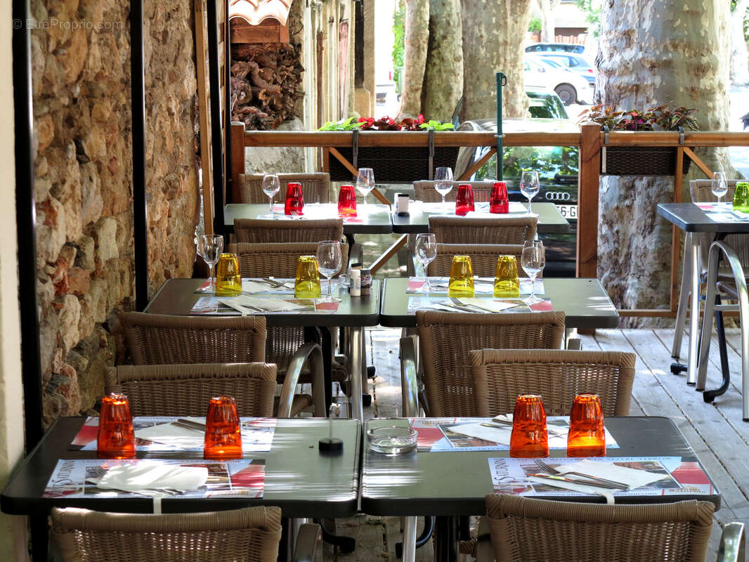 Commerce à SAINT-SATURNIN-DE-LUCIAN