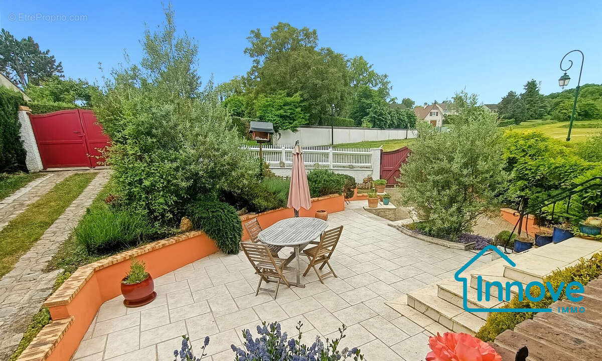 Maison à HOUDAN