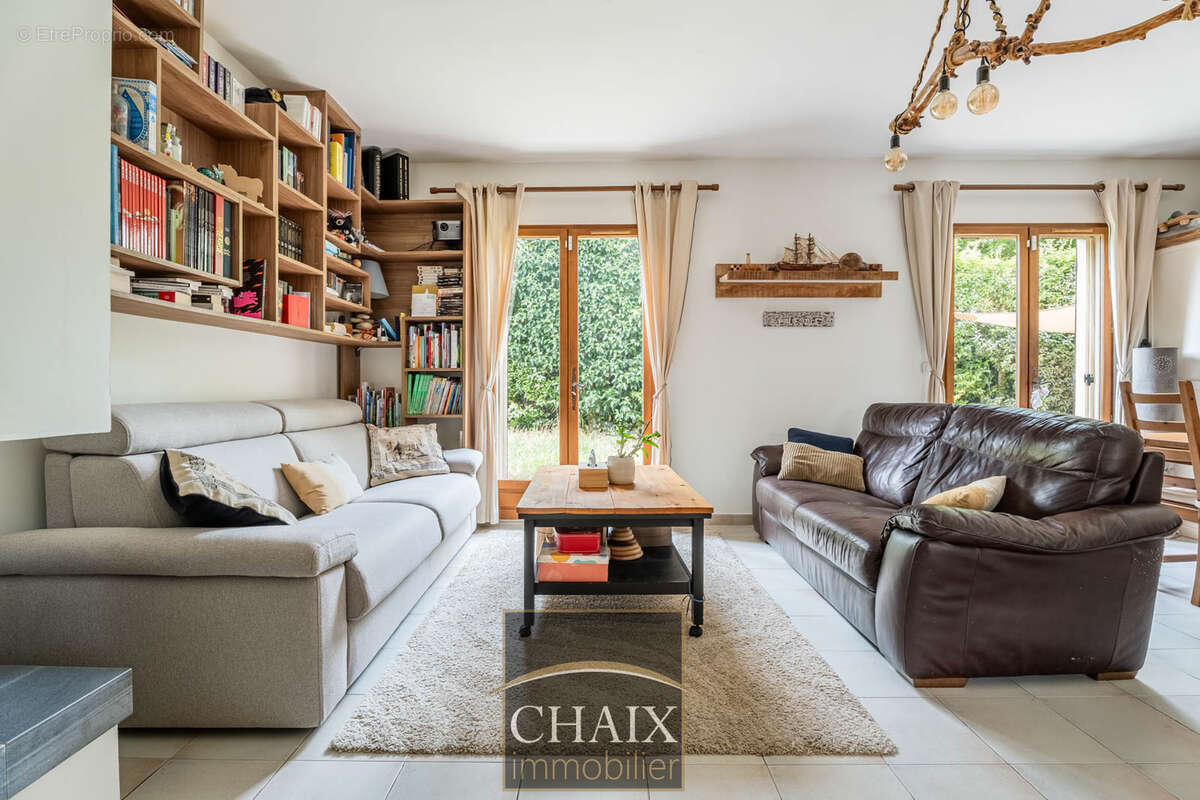 Aubagne   Dans un environnement résidentiel maison familiale de type 5 - photo 4
