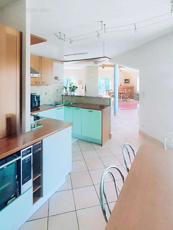 Maison 237 m² à Saint-Leger-Les-Vignes  - photo 6