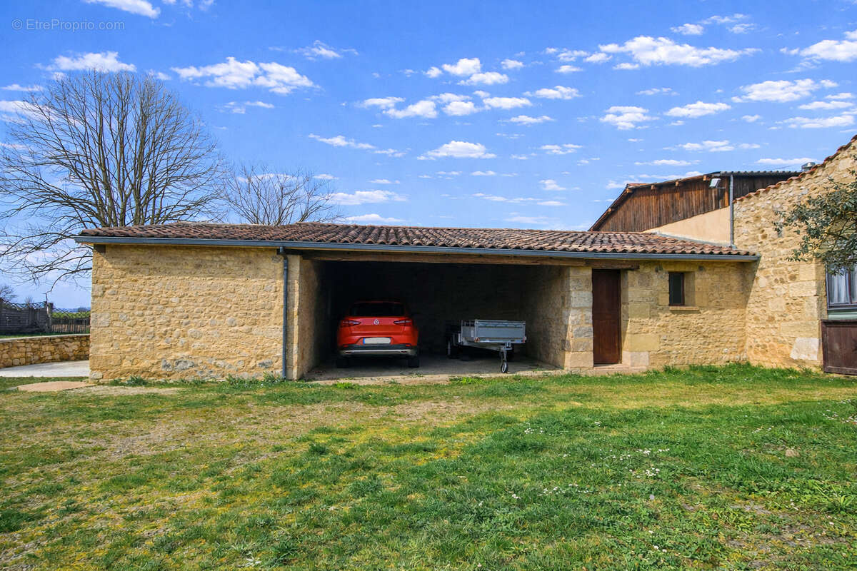 Maison à MILHAC-D'AUBEROCHE