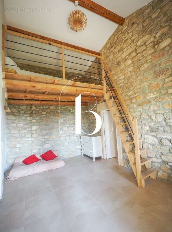 Maison à LAUDUN-L'ARDOISE