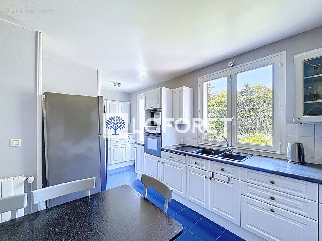 Maison à SAINT-NOM-LA-BRETECHE