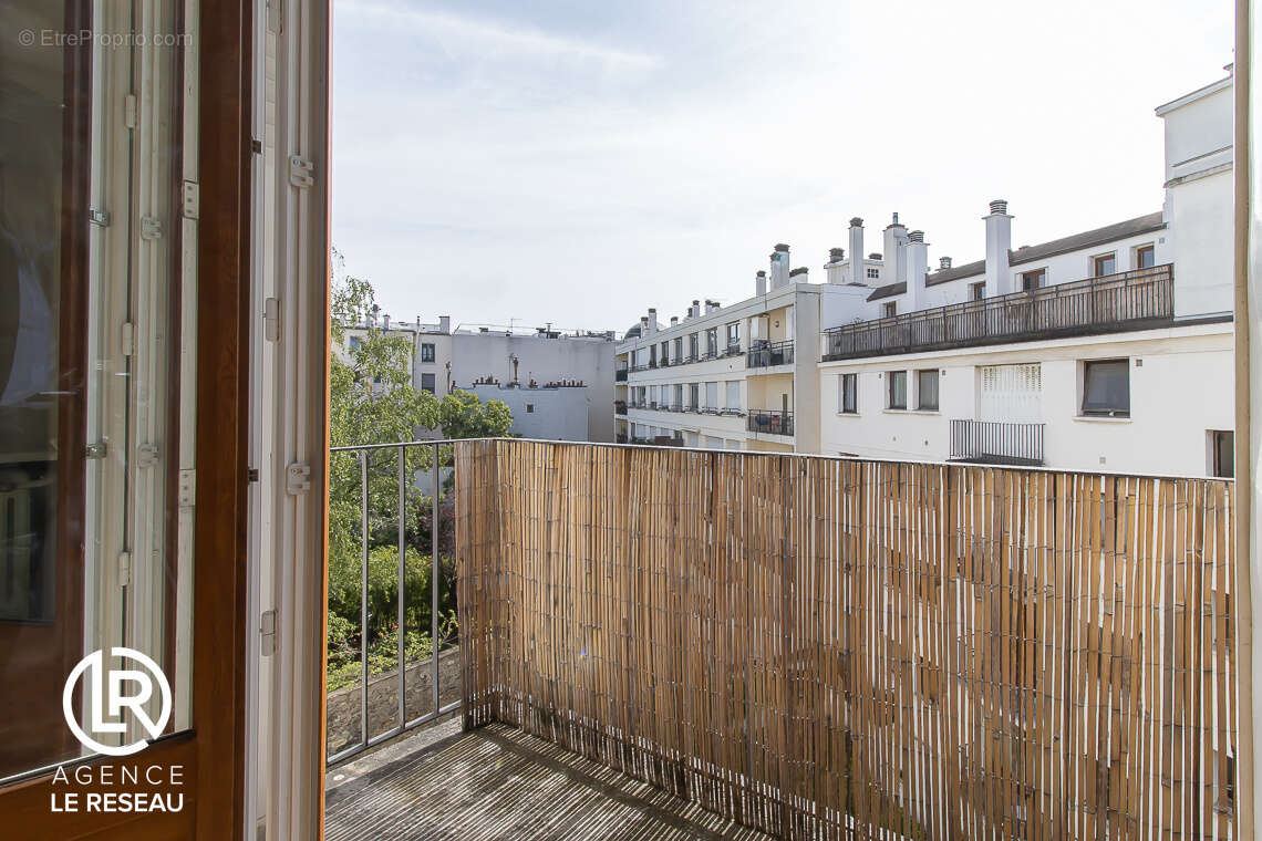 Studio lumineux avec balcon au 4ème étage avec ascenseur situé rue Voltaire - photo 2