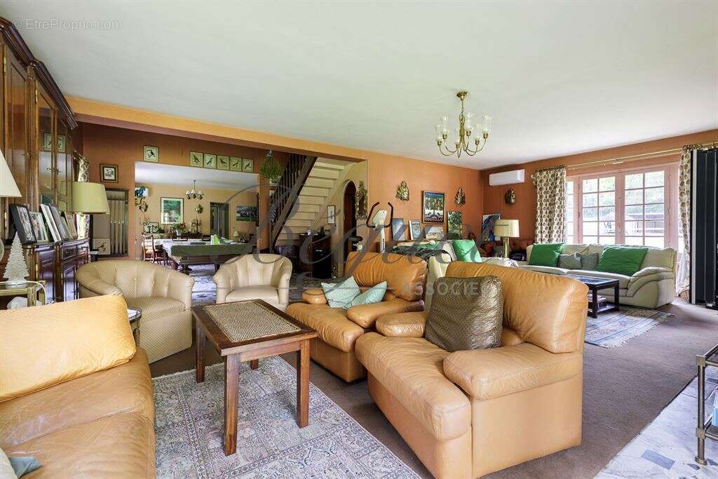 Maison à POIGNY-LA-FORET