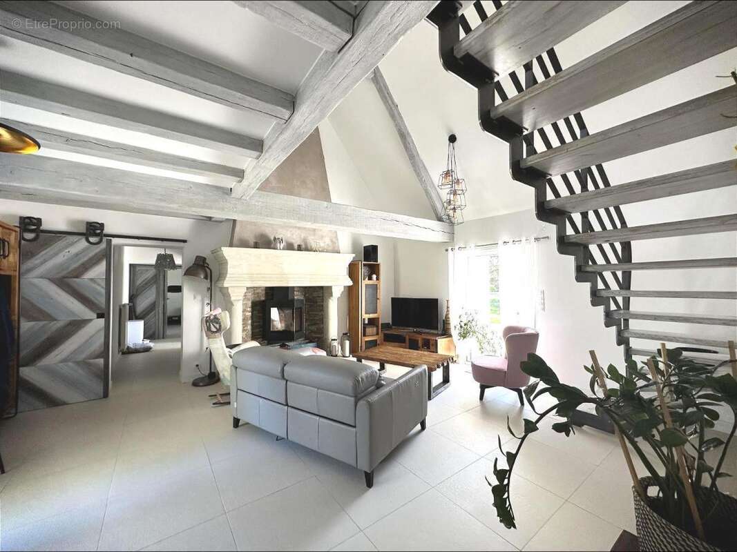 Maison 380 m² à Rivarennes  - photo 9