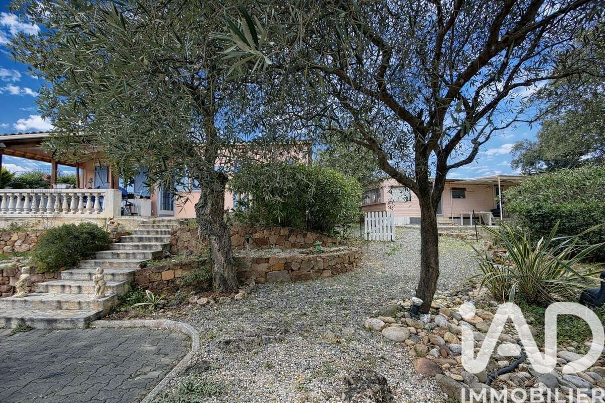 Photo 2 - Terrain à ROQUEBRUNE-SUR-ARGENS
