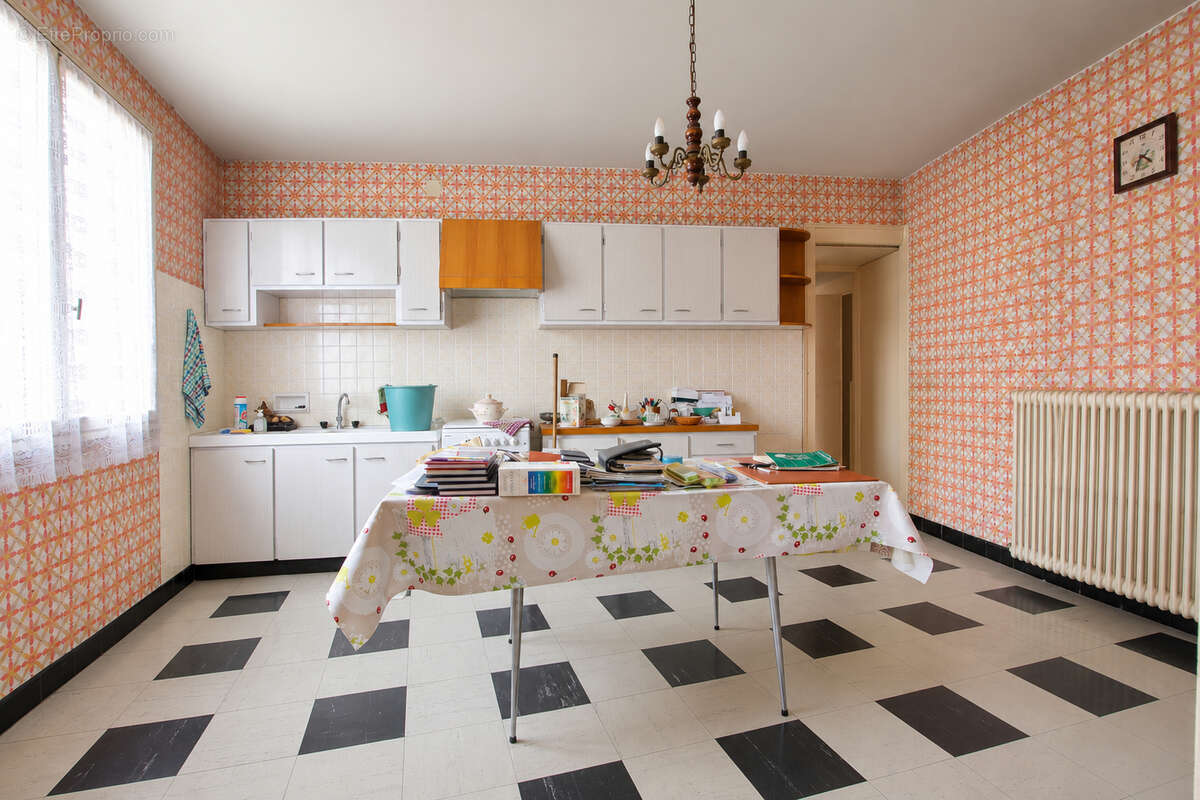Vouillé, maison de village à rénover - photo 5