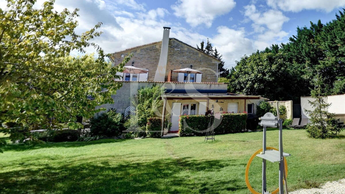Maison à L'ISLE-SUR-LA-SORGUE