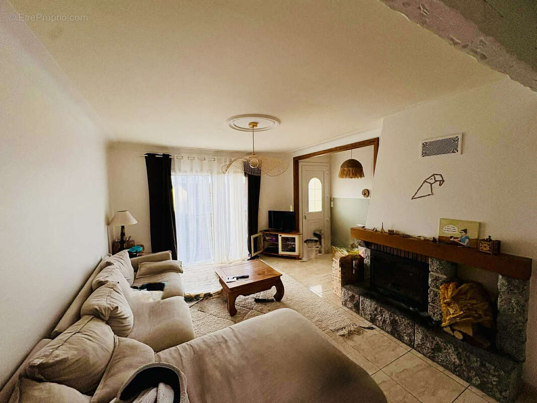 Maison à MONTAIGU