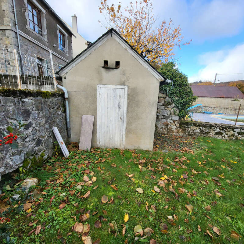 Maison à RIOM-ES-MONTAGNES